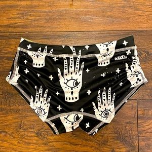 Move X NKD Buti Yoga ruched olive Hamsa short M